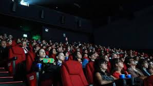 Cine lleno de gente