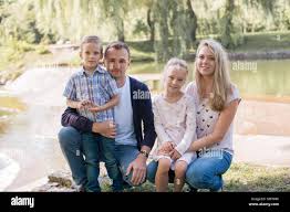 Familia feliz con los hijos.
