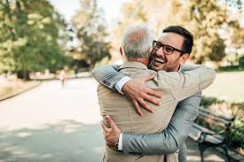 Abrazo intergeneracional